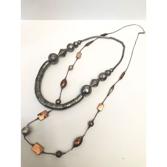 084 Lot of 2 silvertone / copper vintage soutwestern style beaded necklaces - Picture 2 of 2